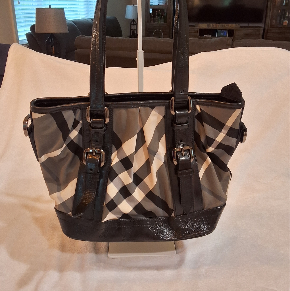 Burberry Black And White Tote With Signature Style